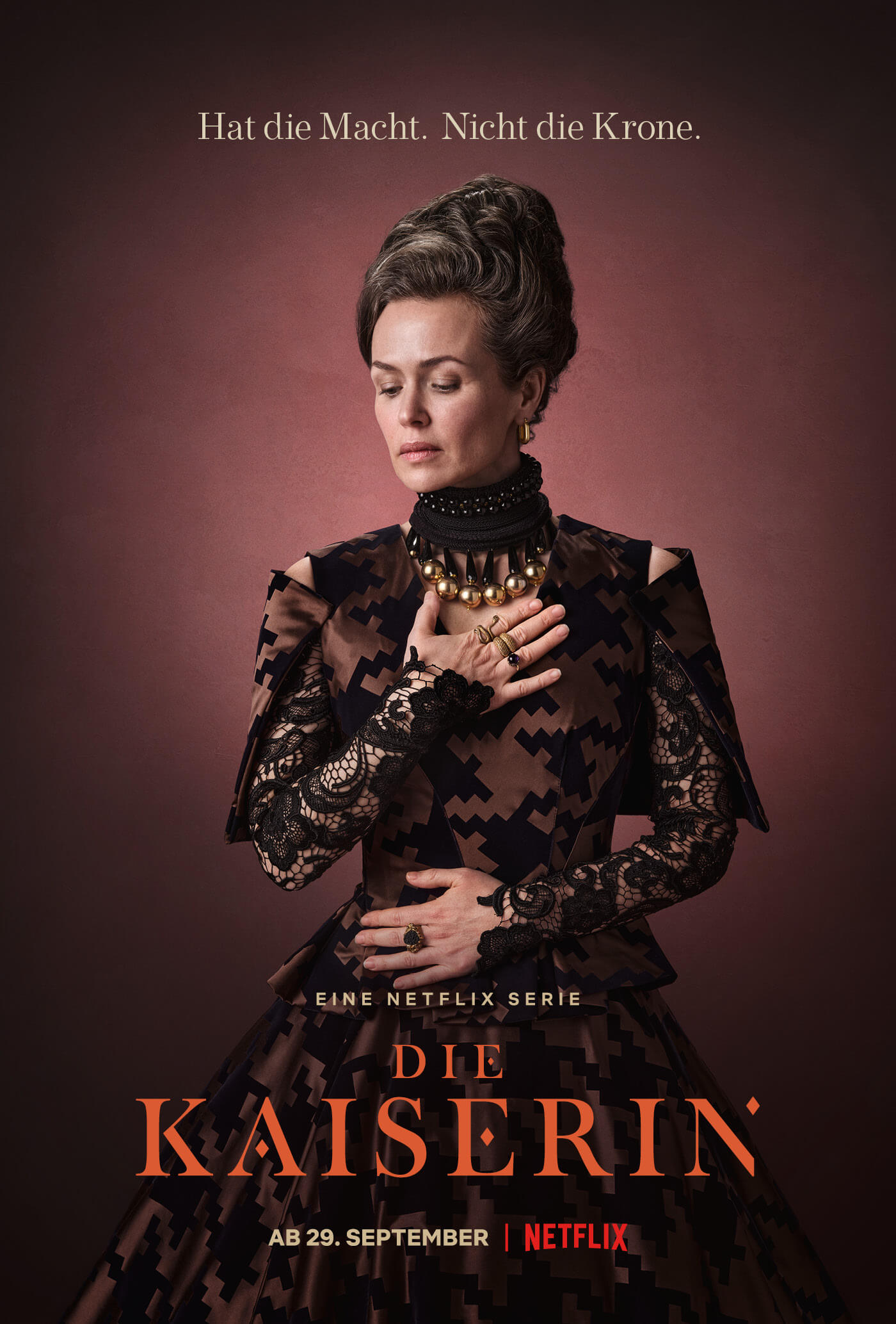 Netflix_TheEmpress_CLP_237x350_1zu5_39L3003